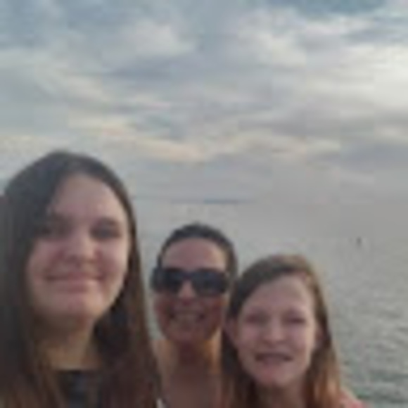 Meet your Posher, Janet - Picture 1 of 1